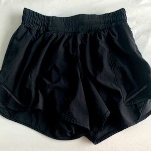 Lululemon low rise Hotty Hot shorts black 4 inch inseam size 4